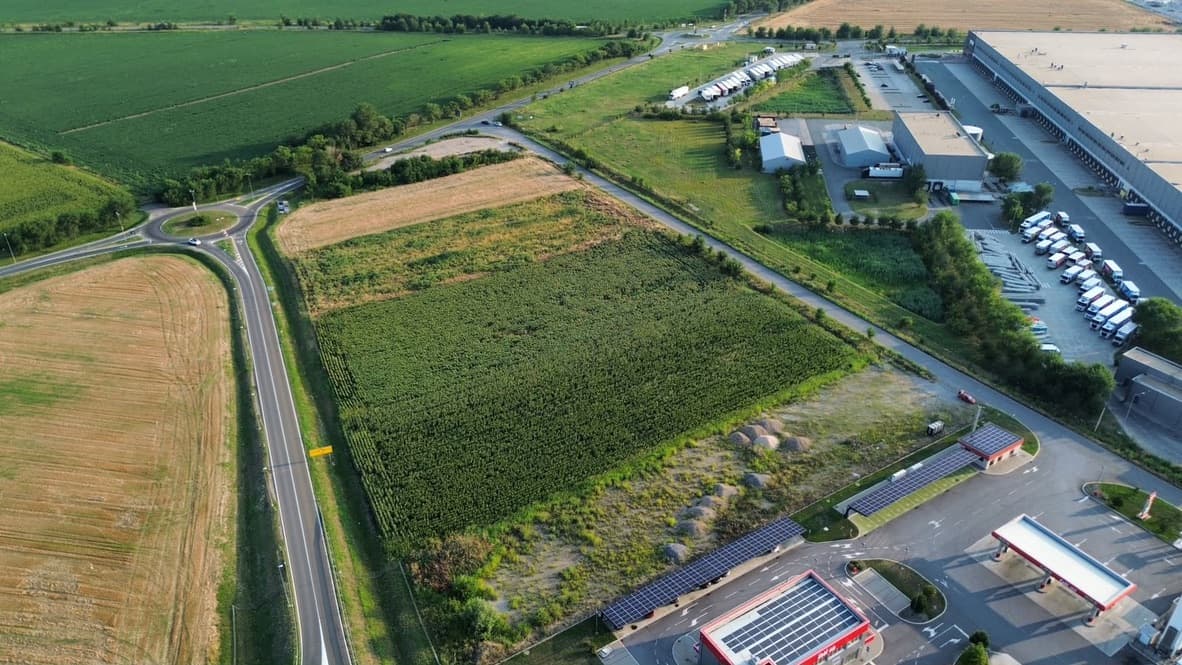 Drone view of the Nova Pazova parcel beside established logistics facilities and a roundabout